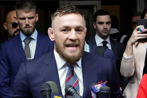 Sao UFC McGregor thoát tù tội