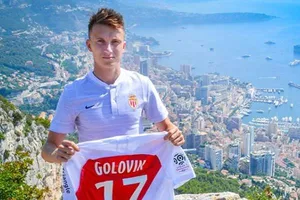 Golovin 'lắc' ông Abramovich rồi 'gật' bà Ekaterina