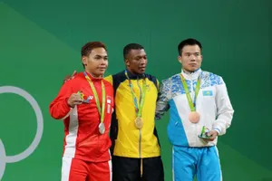 Bỏ giấc mơ bóng đá vì nhà nghèo, chơi cử tạ kiếm sống