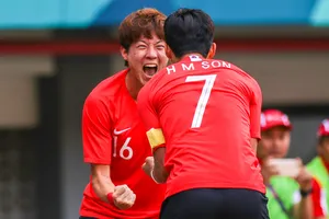 Sao Hàn nào có thể 'đe dọa' thủ môn Bùi Tiến Dũng?