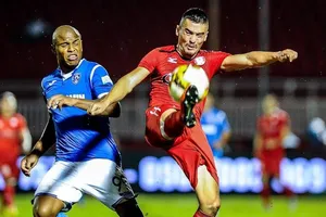 'Bức tường thép' và pha tranh chấp quyết liệt