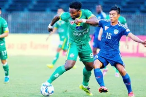 Thua đương kim vô địch, Cần Thơ tiếp tục chìm đáy