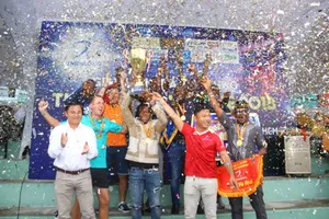 Thay đổi thể thức, African Team lập tức lên ngôi