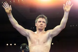 Cựu vô địch quyền Anh thế giới bị cựu tù lái xe đâm chết