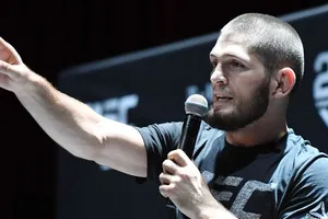 ‘Giam tiền của tôi, tôi sẽ phá hợp đồng với UFC’
