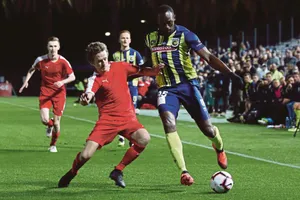 Giấc mơ bóng đá chuyên nghiệp của Bolt bên bờ vực thẳm