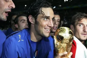 Cựu tuyển thủ Ý đi tù vì làm… mafia