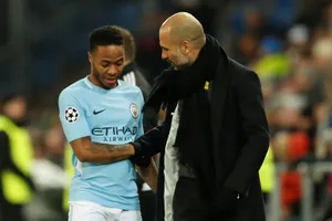 Sterling đặt tay “ấn nút” lần hai có 300.000 bảng/tuần