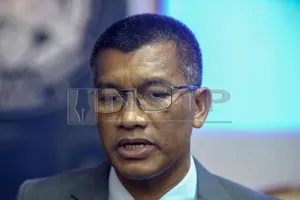 Quá áp lực, trưởng ban trọng tài từ chức