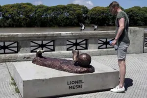 Những tượng đài danh thủ ngớ ngẩn nhất thế giới