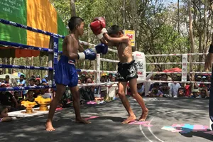 Cần cấm ngay trẻ em thi đấu Kickboxing