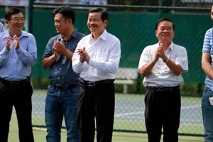 Doanh nghiệp và lãnh đạo tranh tài quần vợt