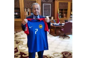 Thua Việt Nam 0-2, thủ tướng Malaysia vỗ về đội tuyển