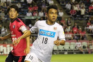 Messi Thái cứu vãn năm thất bại ê chề của bóng đá Thái Lan