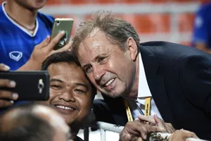 HLV Rajevac ấm lòng giữa 'mùa đông Thái Lan'