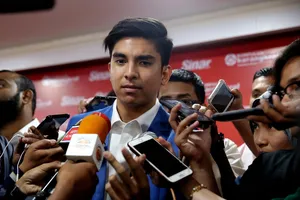 Bộ trưởng của Malaysia đi máy bay giá rẻ sang VN cổ vũ đội nhà