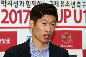 Park Ji-sung 'gác ấn từ quan'
