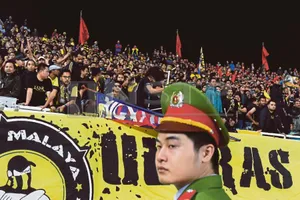 Fan Việt Nam tấn công vợ HLV Tan Cheng Hoe ở Mỹ Đình?