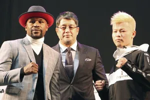 Trò kiếm tiền kỳ lạ của 2 ‘độc cô cầu bại’