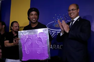 Kẻ 'làm nhục' hậu vệ đối phương đã in dấu chân huyền thoại