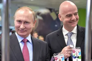 Tổng thống V.Putin tặng huân chương Hữu nghị Chủ tịch FIFA