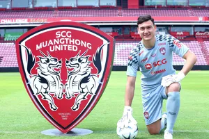 Văn Lâm đã làm thủ tục chào sân Muangthong