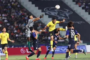 Bảng B có biến và Malaysia ôm hận trước Campuchia