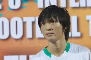 Tiền vệ Tuấn Anh: 'Tôi còn nợ người hâm mộ nhiều'
