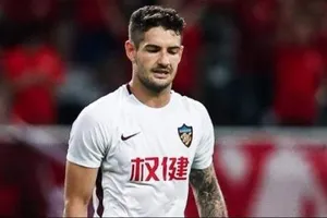 Pato rời Trung Quốc, Rooney lập hat trick đầu