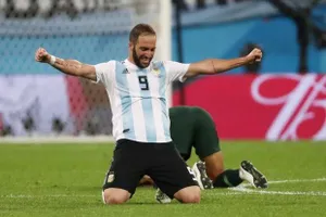 Higuain tuyên bố chia tay tuyển Argentina