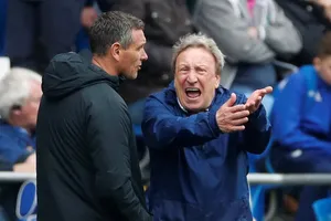 HLV Cardiff City cay cú sau bàn thắng 'ma' của Chelsea