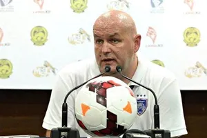 Sang Nhật nói xấu LĐBĐ Malaysia, HLV Hodak bị trảm