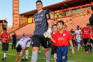 Có thầy Hàn, Văn Lâm và đồng đội vẫn thua