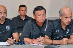 Nỗi lo của hai thuyền trưởng bóng đá Thái Lan