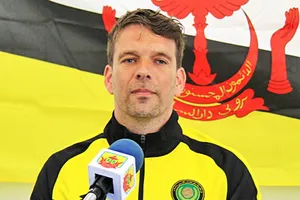 ‘Trảm’ HLV Hàn Quốc, mời trợ lý của Van Marwijk