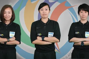 B. Bình Dương 'đụng' trọng tài nữ ở cúp châu Á