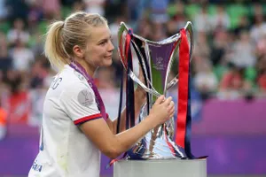 Barcelona mất cả chì lẫn chài