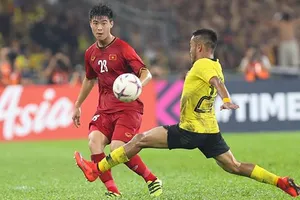 ‘Chiếc lá rơi’ cũng làm tuyển Malaysia… giật mình