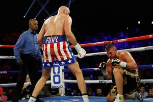 'Tyson trắng' hạ knock-out võ sĩ Đức