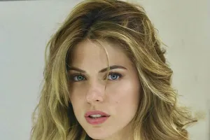 Thua độ, nữ ca sĩ xinh đẹp ‘thưởng nóng’ cho cả đội tuyển Peru