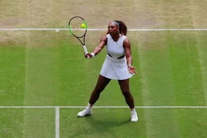 Phá hoại mặt sân Wimbledon, Serena bị phạt 10.000 USD