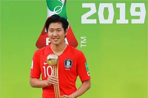 Quả bóng vàng World Cup làm ‘phi công trẻ’, fan Hàn lo lắng