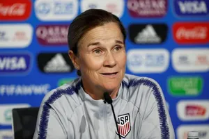 HLV huyền thoại chia tay tuyển Mỹ