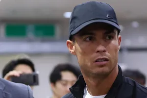 Đi tìm 'cái tình người' trong vụ Ronaldo không ra sân