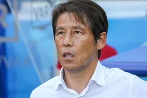 Cách HLV Nishino đi tìm 'cánh tay mặt' rất giống thầy Park