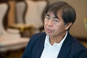 Bóng đá Thái Lan sụp đổ, 'tượng đài' lớn bị ném đá tơi tả