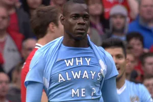 'Bad boy' Balotelli, ta về ta tắm ao ta