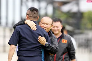 Thầy Park sửng sốt khi người bạn Thái bất ngờ xuất hiện