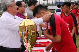 CLB Hoàng Gia vô địch giải bóng đá TP Mới Bình Dương