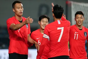 Khi 'ông lớn' bóng đá châu Á 'đem dao mổ trâu giết gà'